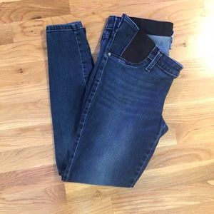 Ingrid & Isabel maternity skinny jeans